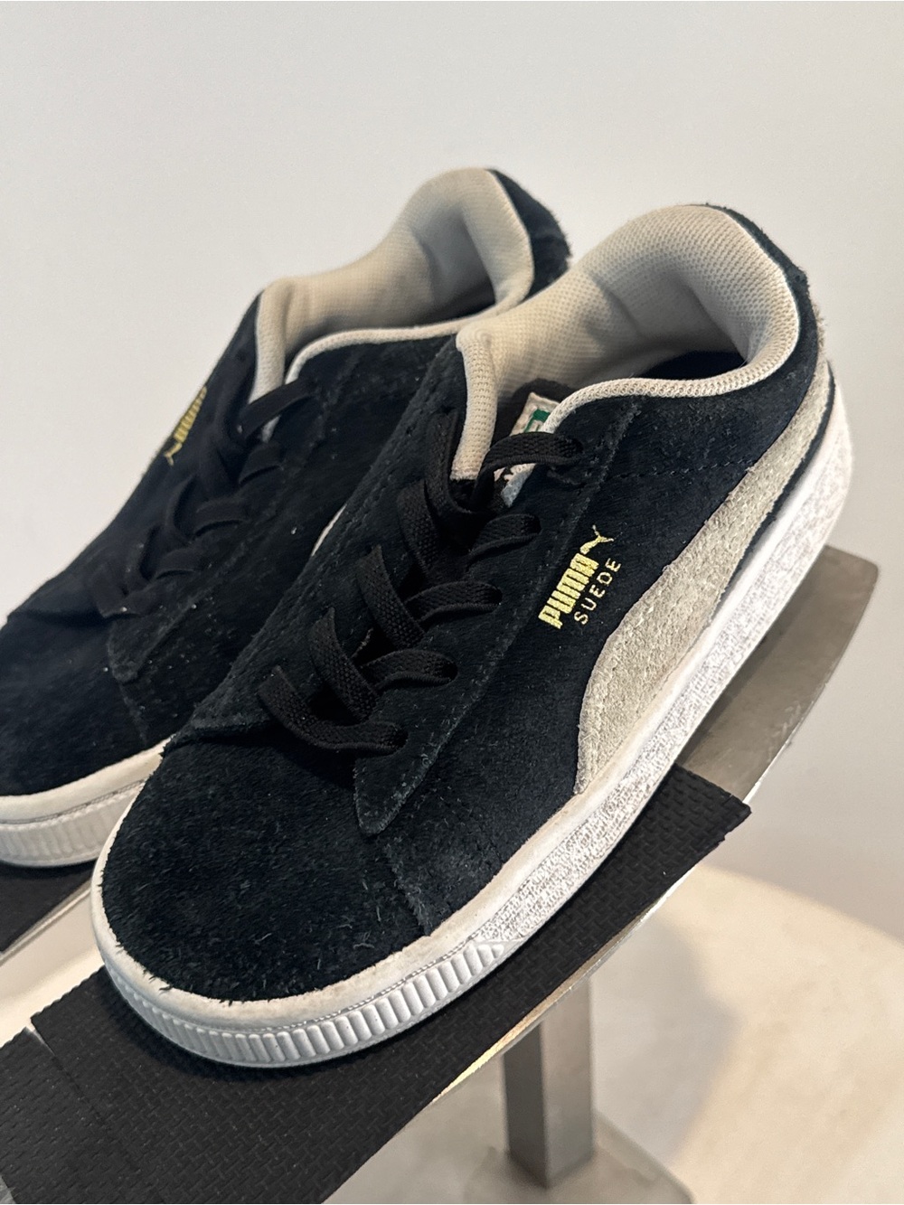 Puma Kids Suede Classic XXI Alternate Closure Sneaker size 10c
